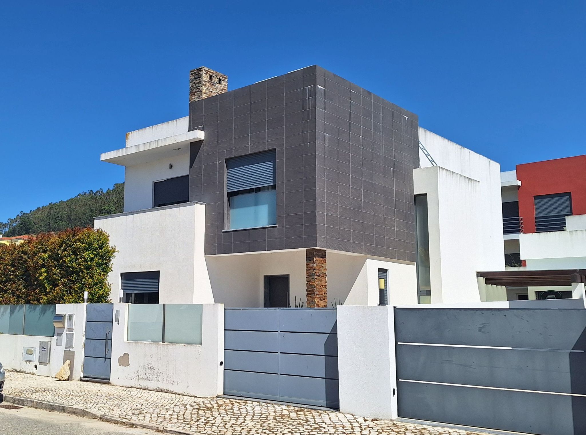 Room with private bathroom near Malveira